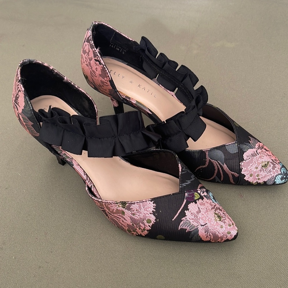 KELLY & KATIE Onirella style BEAUTIFULL womens Shoes size 7.5”